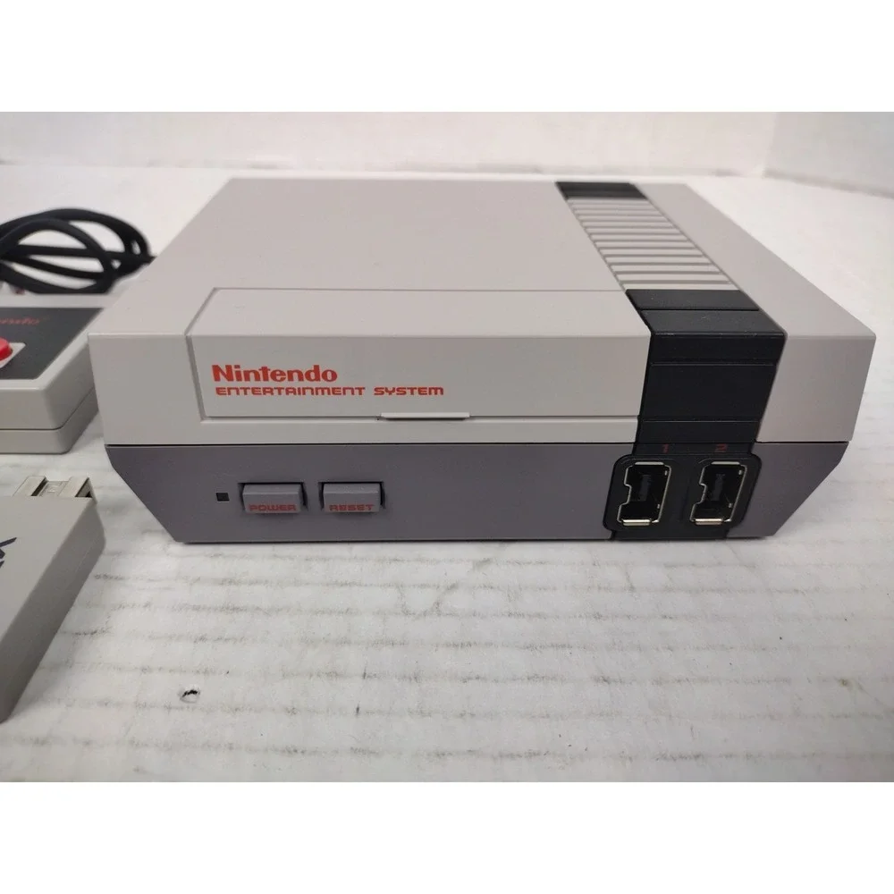 Nintendo Clv-001 Nes Classic Edition 30 Games Included! Great Condition 2 Cntrls